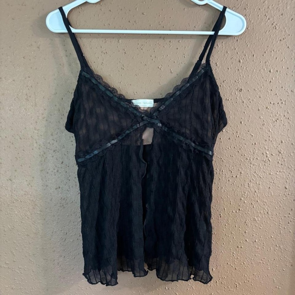 Frankee & Skylarr Black Sheer Lace Flyaway Camisole Top Size L TX70712-ROS